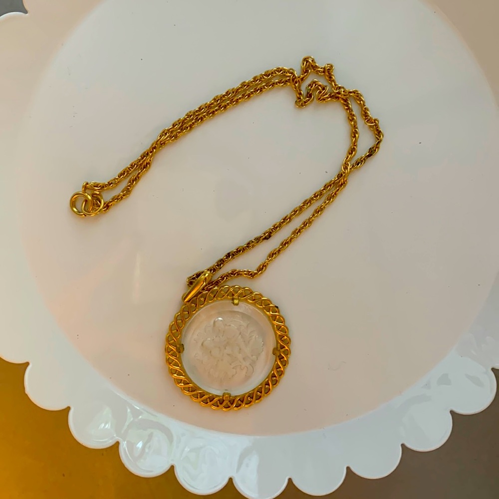 Antique gold necklace with pendant